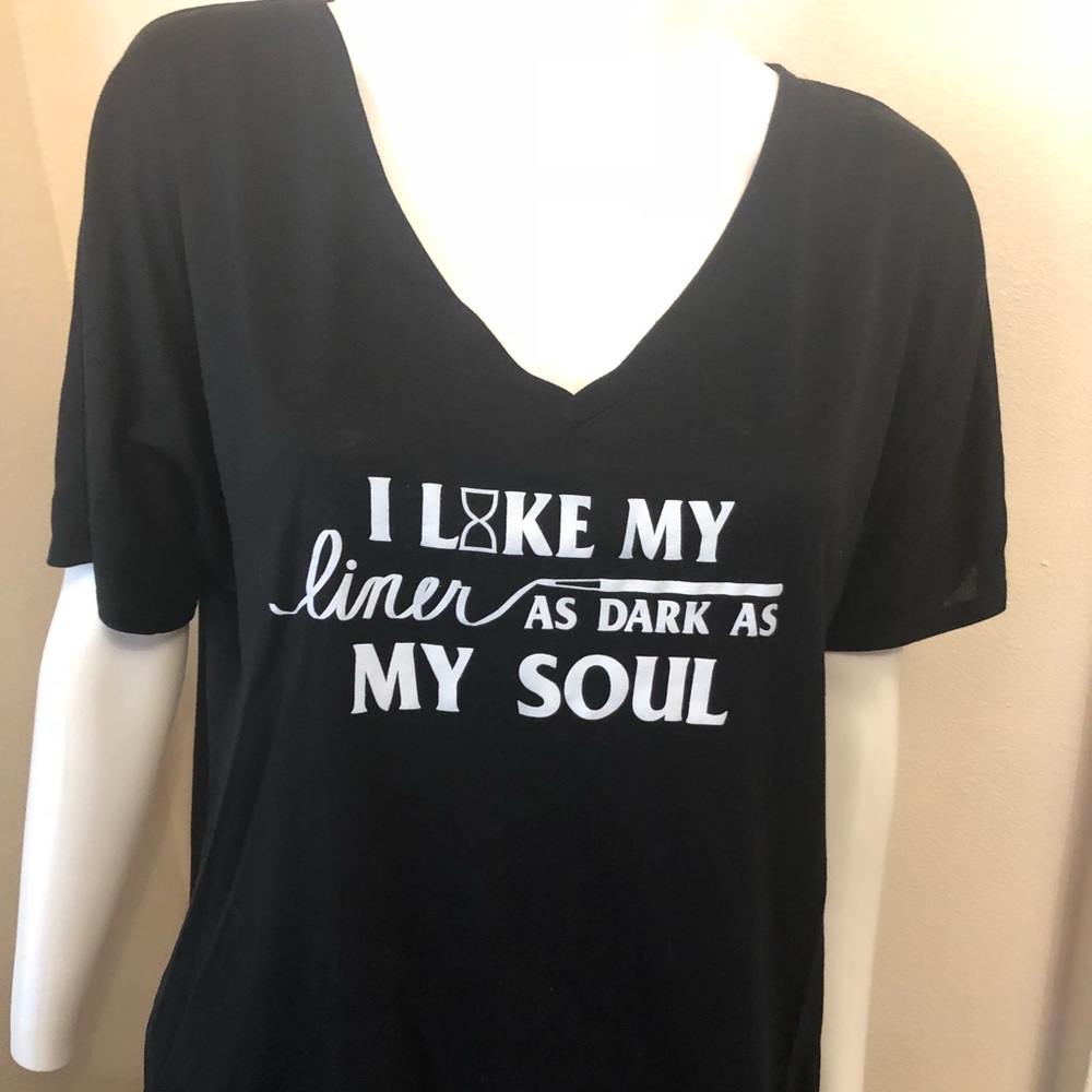 Black Vneck with words